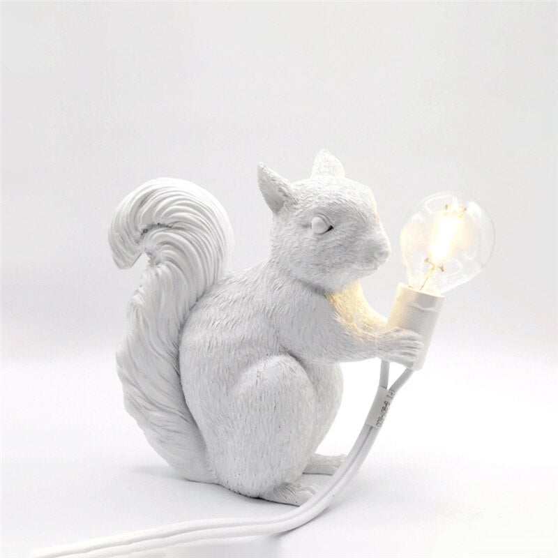 NUTORA - Minimalist Squirrel Night Table Lamp