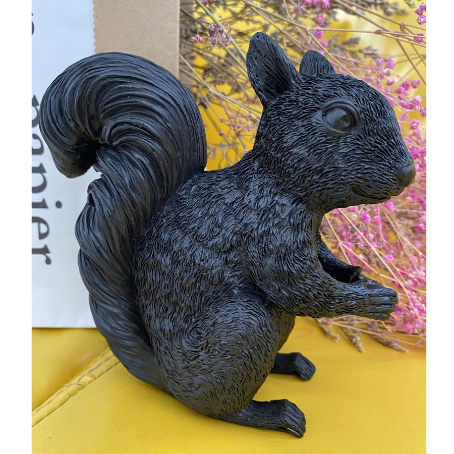 NUTORA - Minimalist Squirrel Night Table Lamp