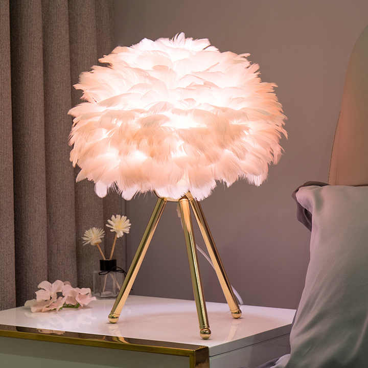 FEATHIQUE - Decorative Feather Table Lamp