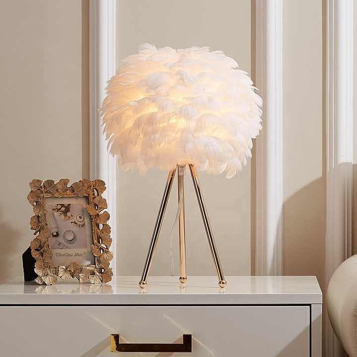 FEATHIQUE - Decorative Feather Table Lamp