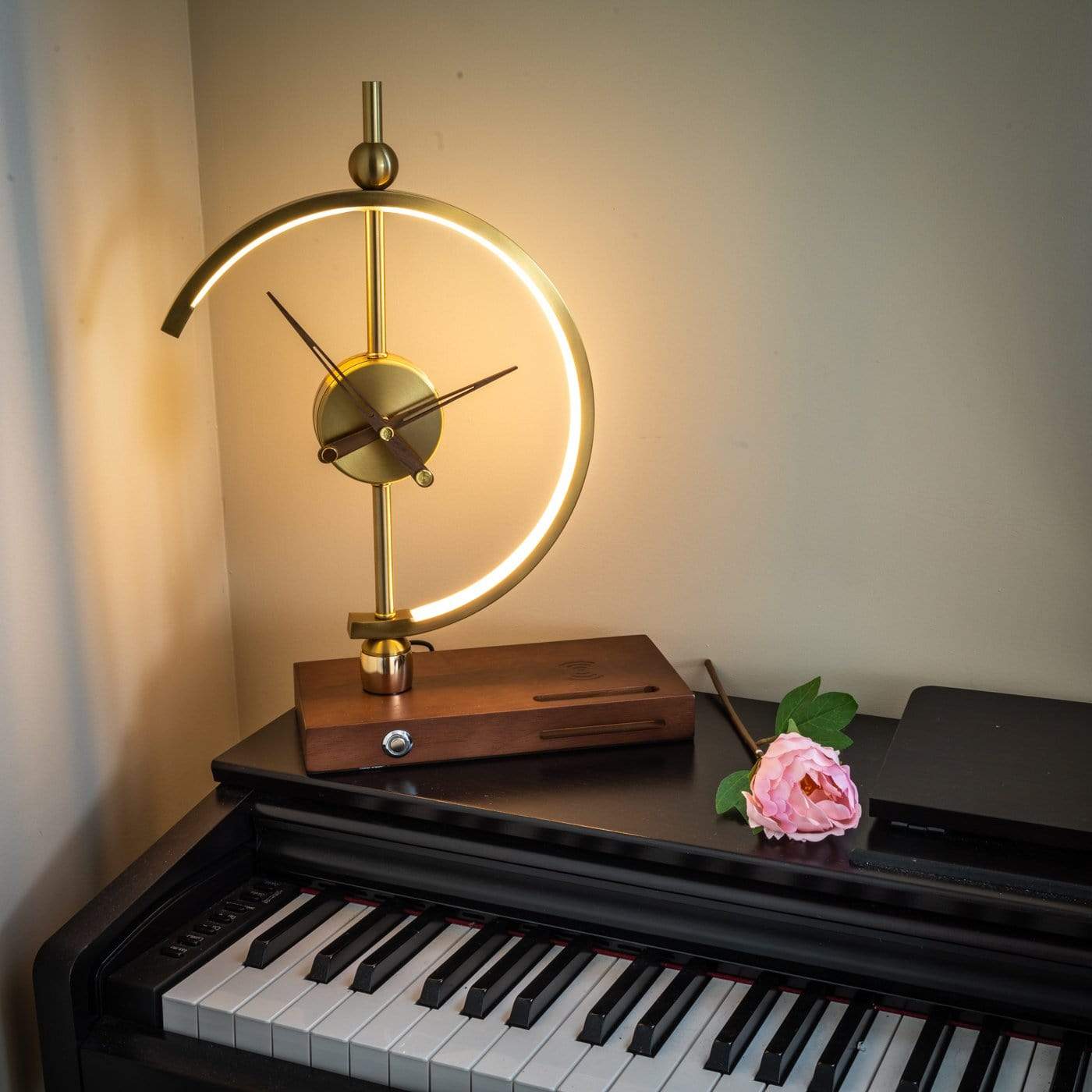NOVAARC - Minimalist LED Table Lamp with Clock