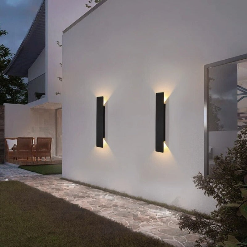 NOVARO – Contemporary Weatherproof Outdoor Wall Light