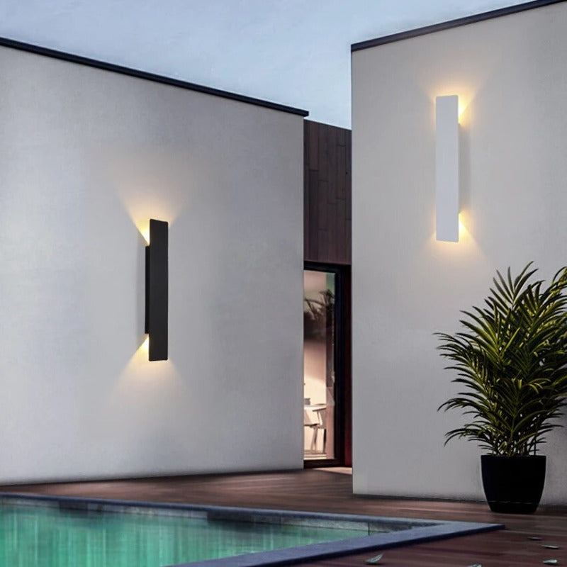 NOVARO – Contemporary Weatherproof Outdoor Wall Light