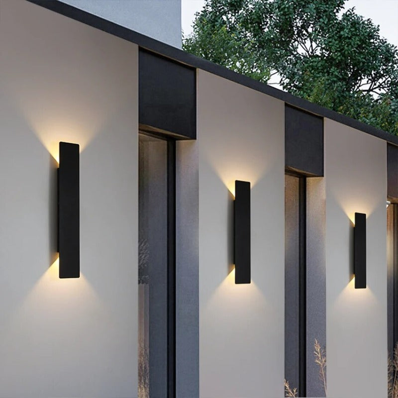 NOVARO – Contemporary Weatherproof Outdoor Wall Light